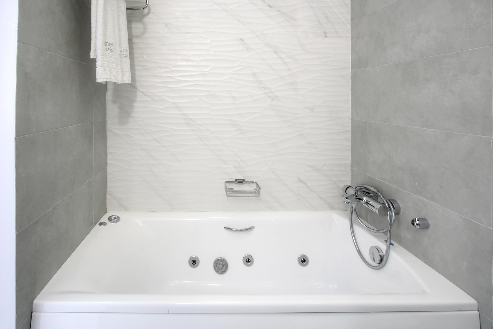 Hotel Andronis Minois 5*